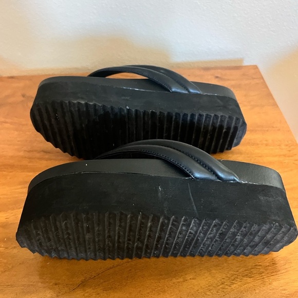 NWOT MONKI Platform Sandal - Picture 5 of 7